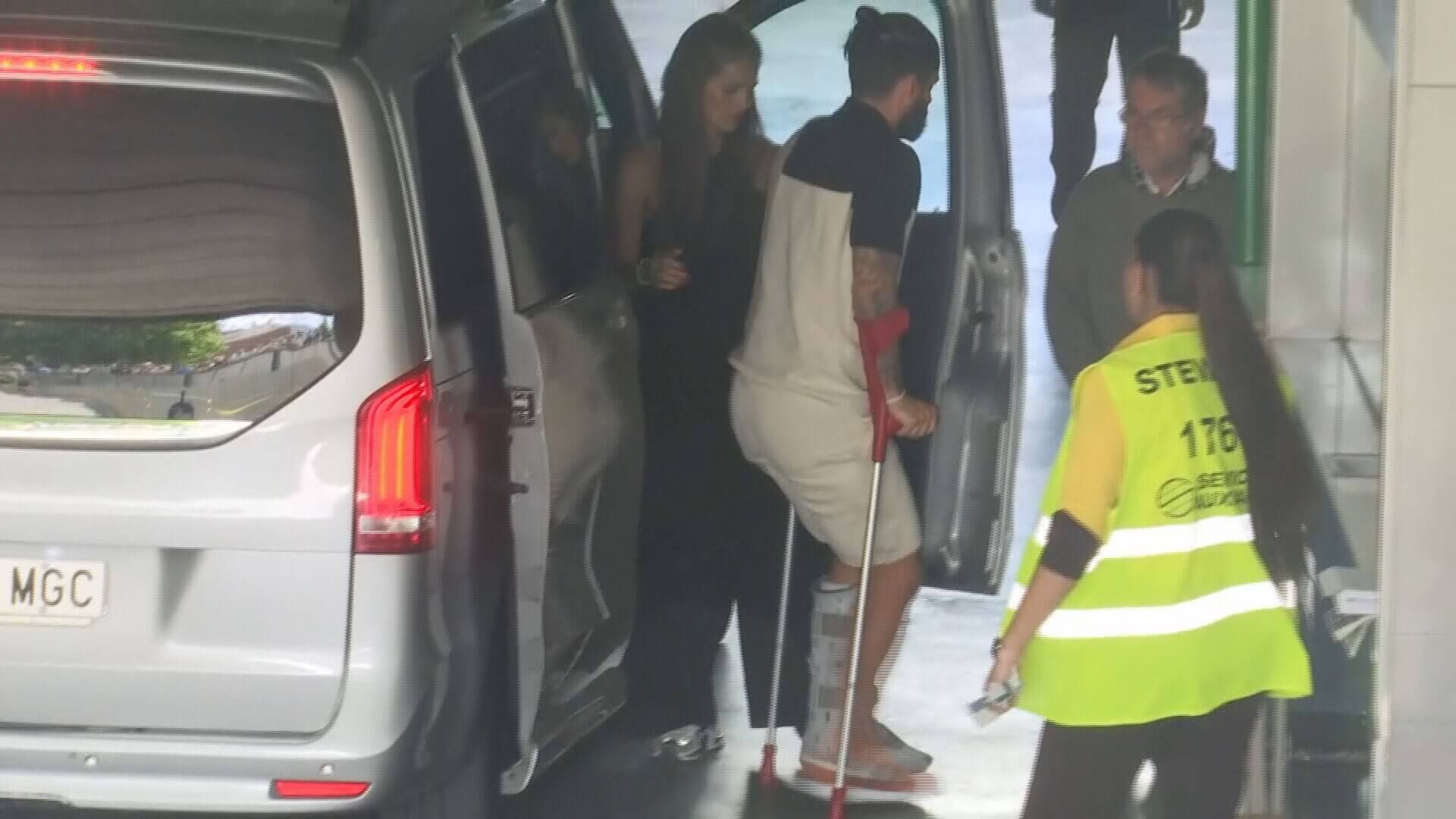 Sara Sálamo ayuda a Isco a llegar al Benito Villamarín.