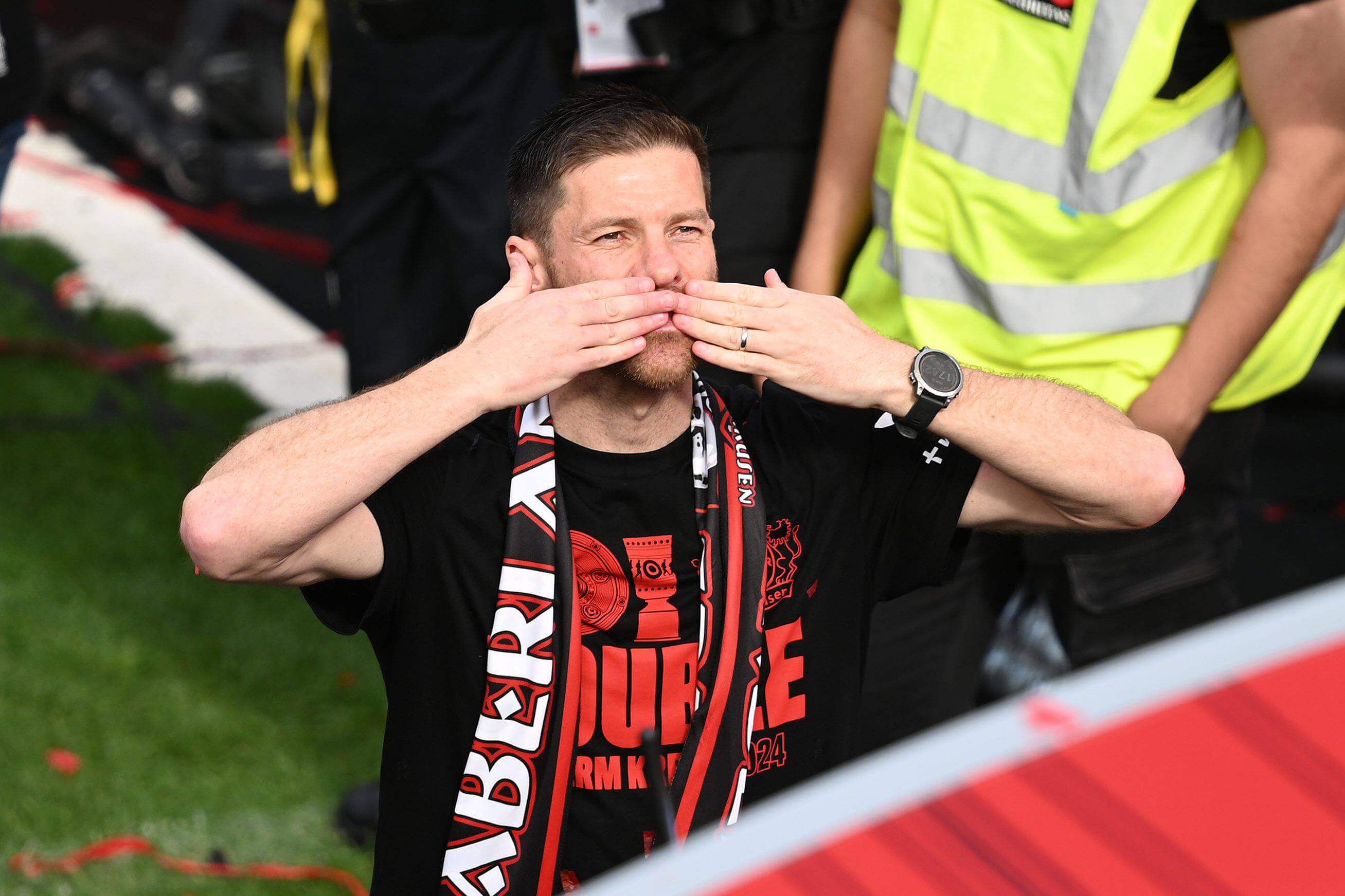  Xabi Alonso celebrando el título de la Bundesliga (Cordon Press)