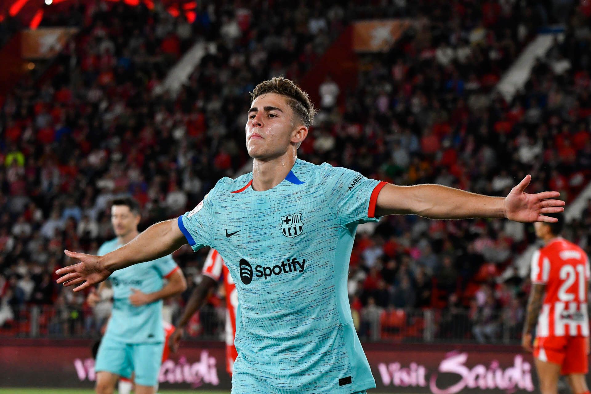 Fermín López celebra un gol en el Almería-Barcelona.