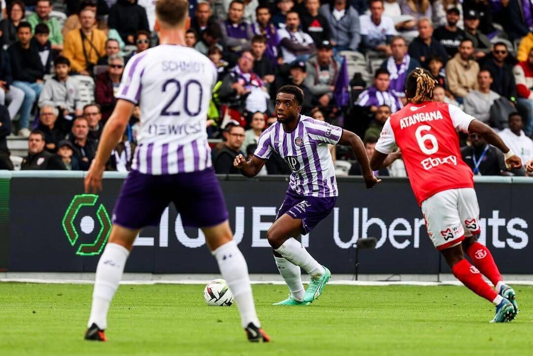 Logan Costa, en un partido con el Toulouse.