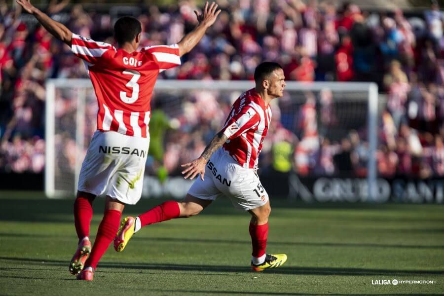  Roque Mesa celebra un gol.