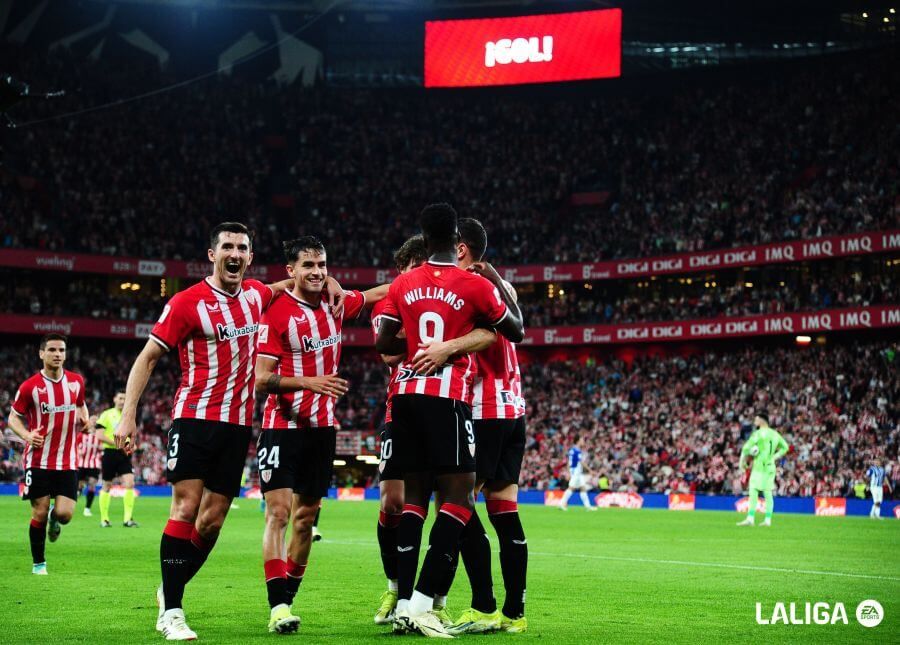 Los jugadores del Athletic celebran uno de los goles ante el Alavés en San Mamés.