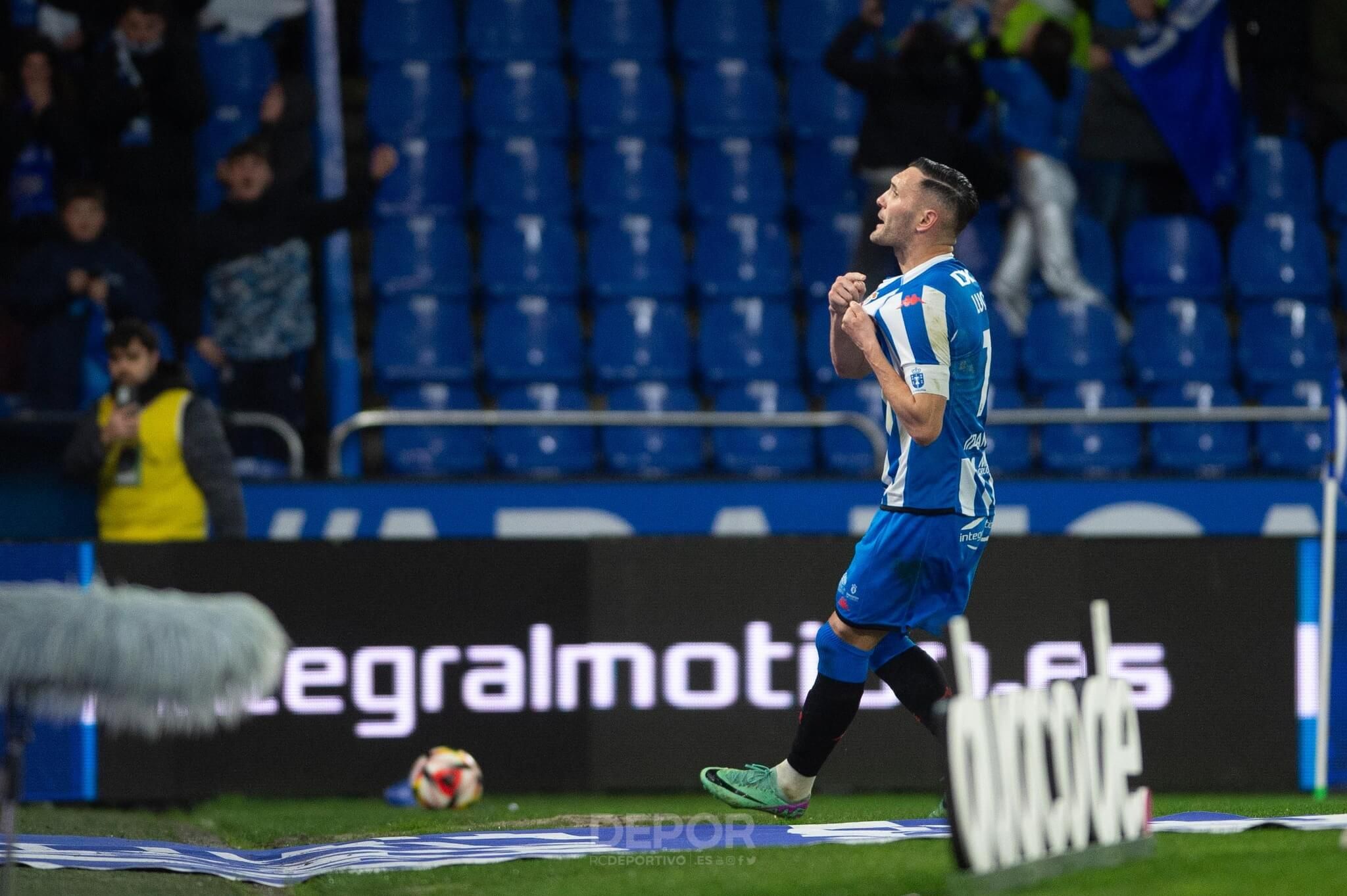 Lucas Pérez celebra un gol en RIazor.