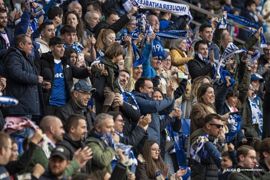  Afición del Real Oviedo durante un partido esta temporada.