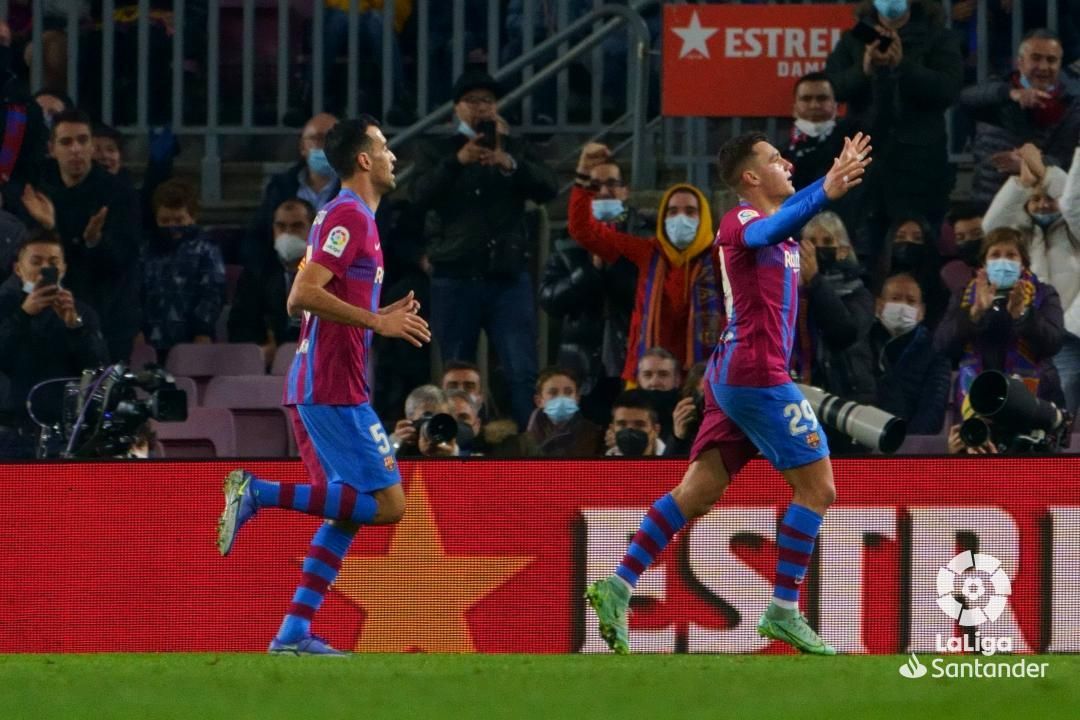  Ferran Jutglà, celebrando su primer tanto con el Barça.