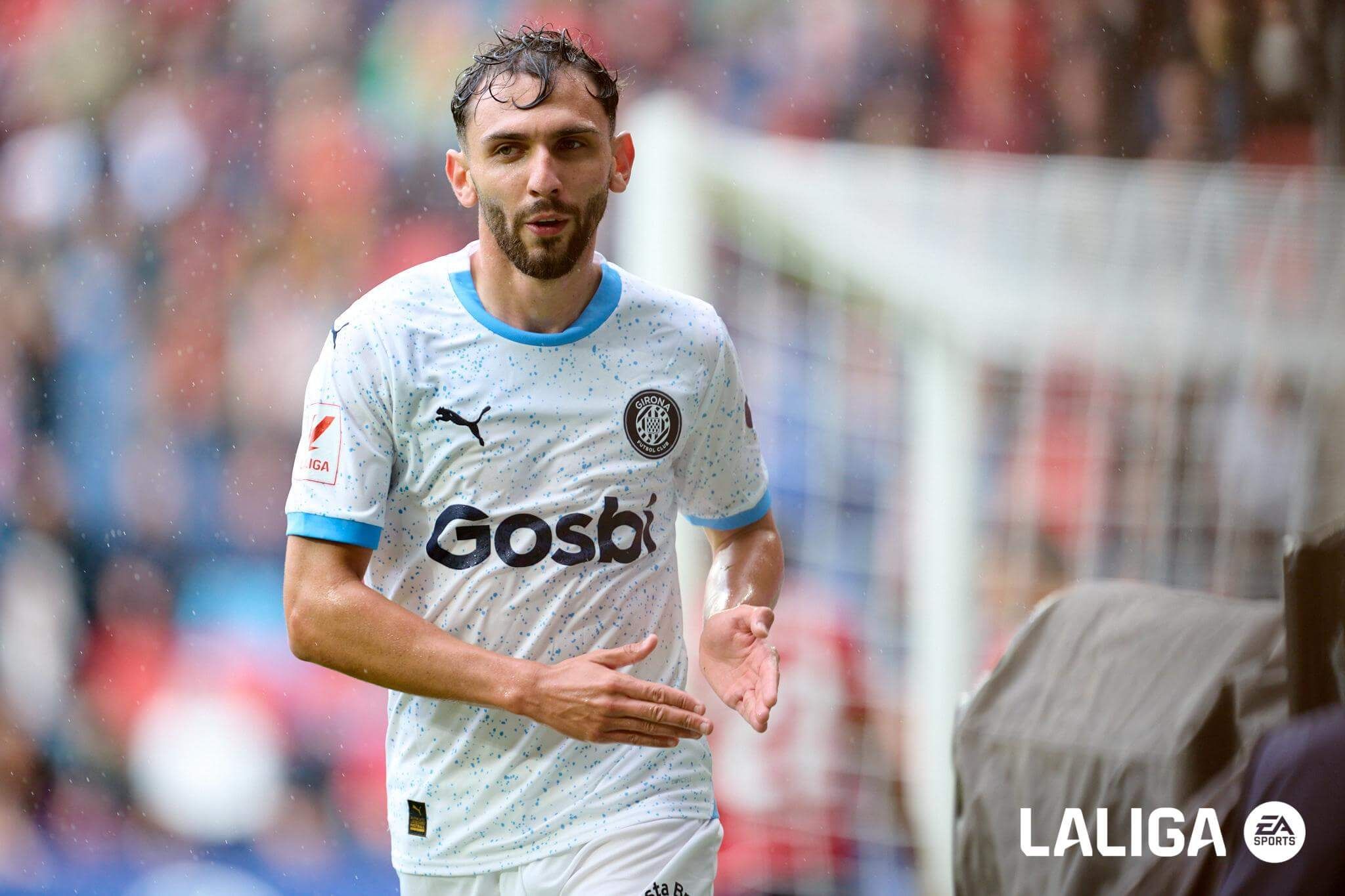 Iván Martín celebra un gol con el Girona.