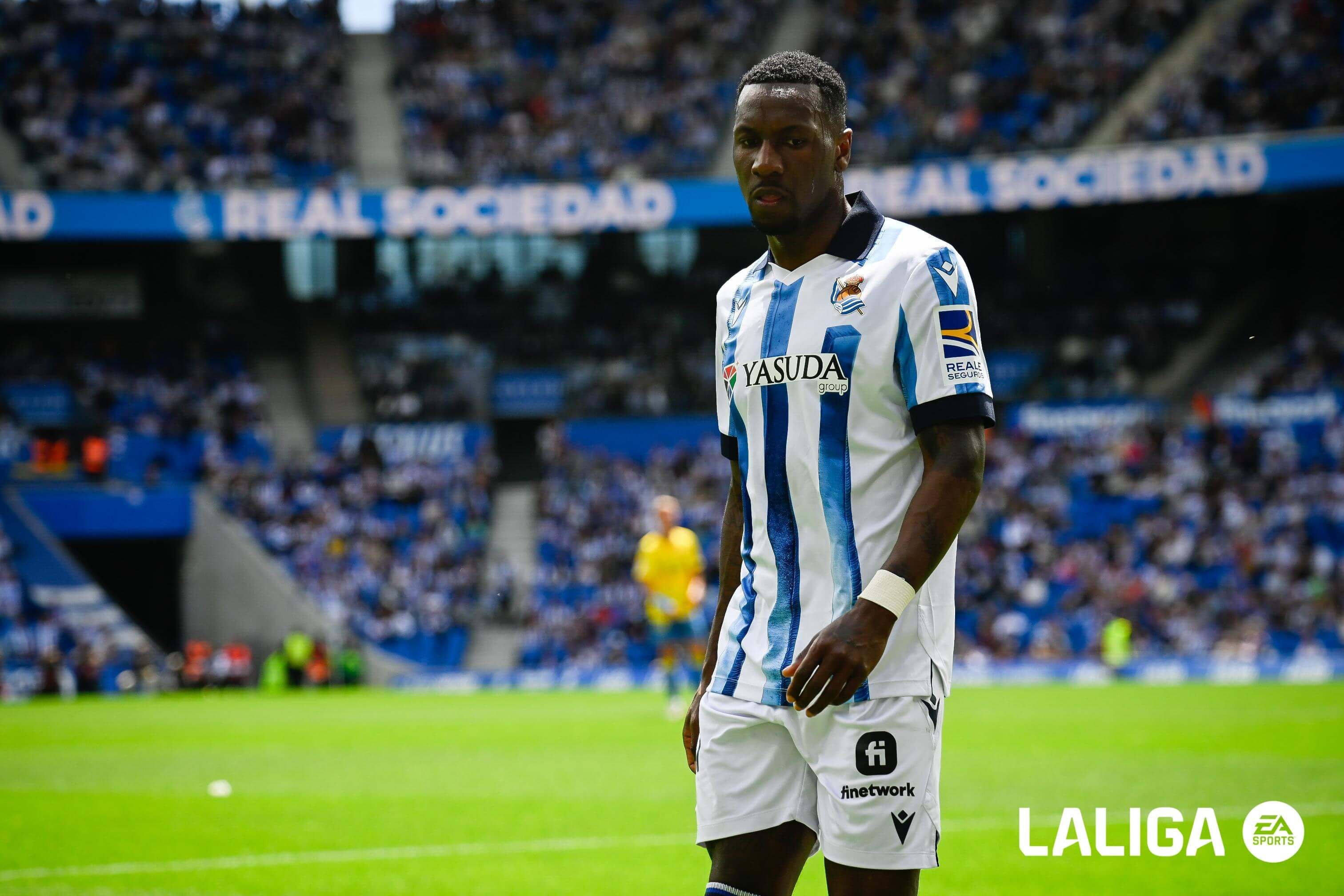  Sheraldo Becker anotó el 2-0 para la Real Sociedad.