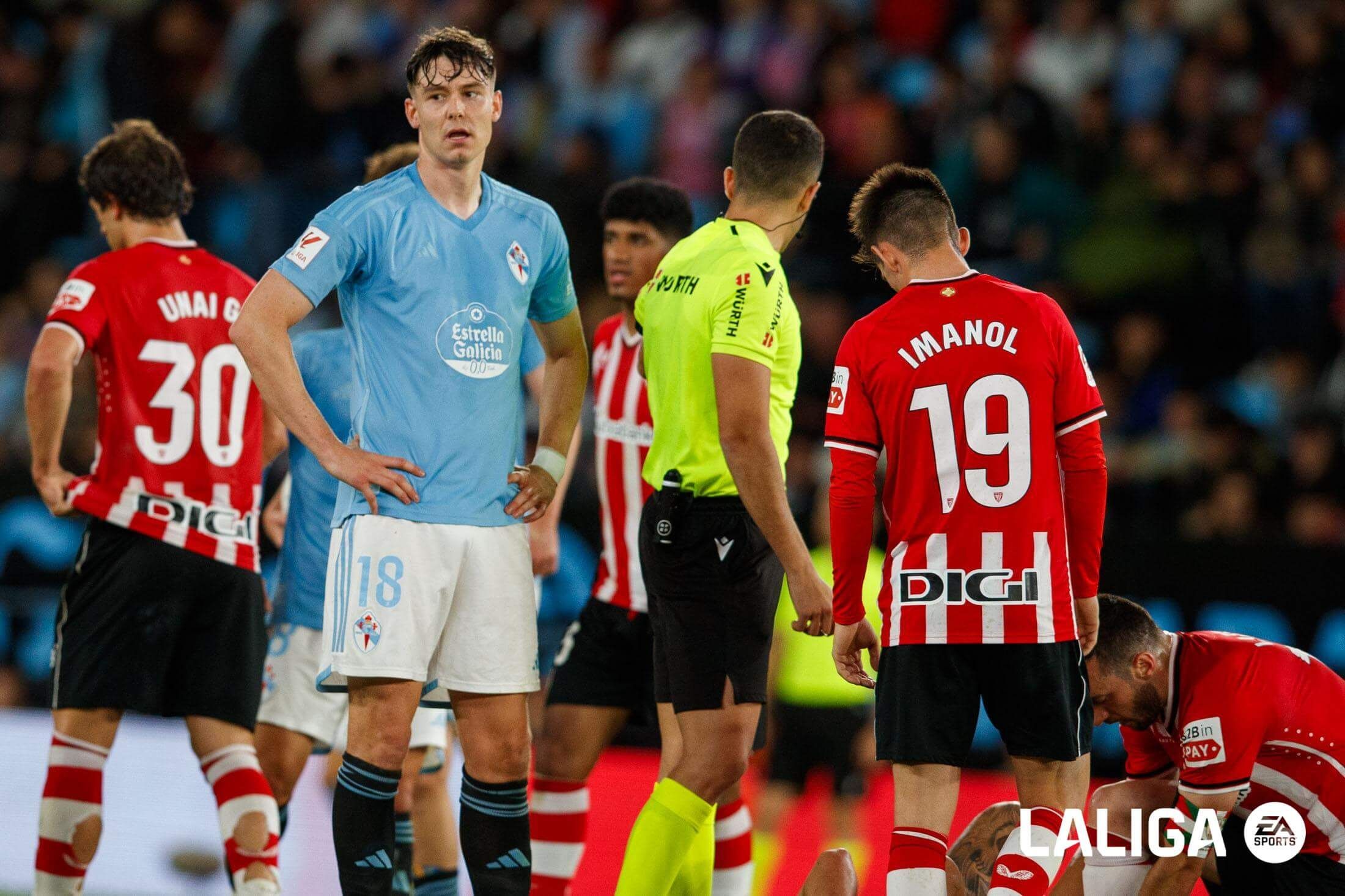  Jörgen Strand-Larsen se lamenta en el Celta - Athletic.