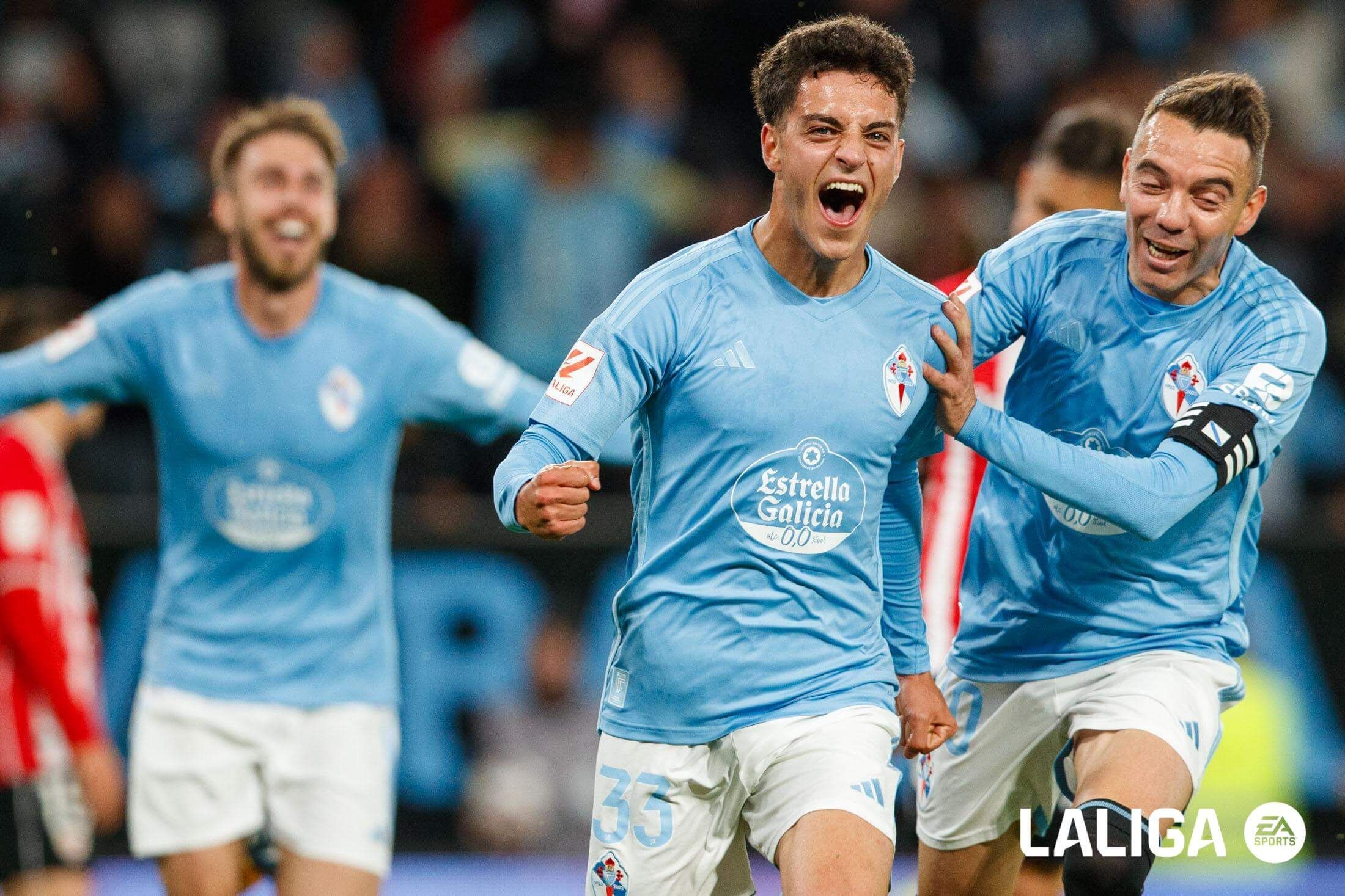  Hugo Álvarez celebra su gol en el Celta - Athletic.