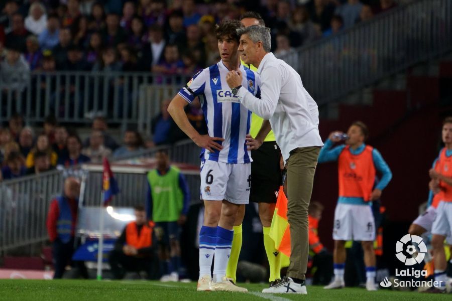  Imanol Alguacil da instrucciones a Aritz Elustondo en el Barcelona - Real Sociedad.