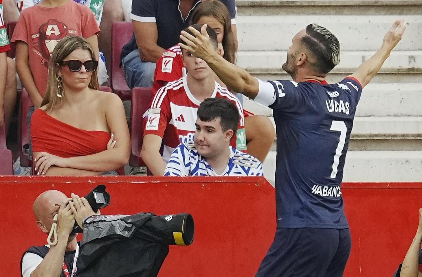  Lucas Pérez celebra su gol en el Granada - Dépor.