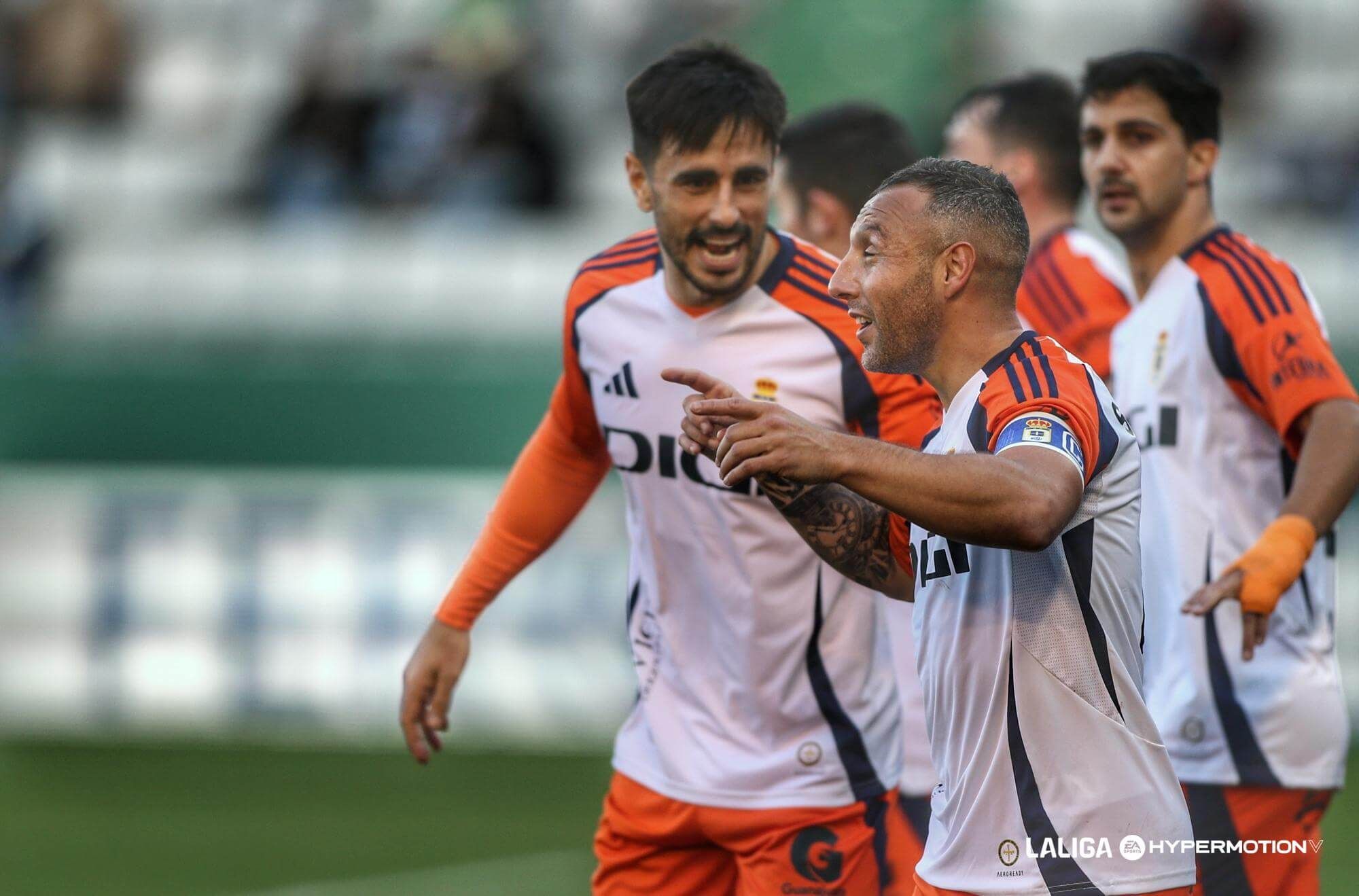  Santi Cazorla celebra su gol con el Real Oviedo.