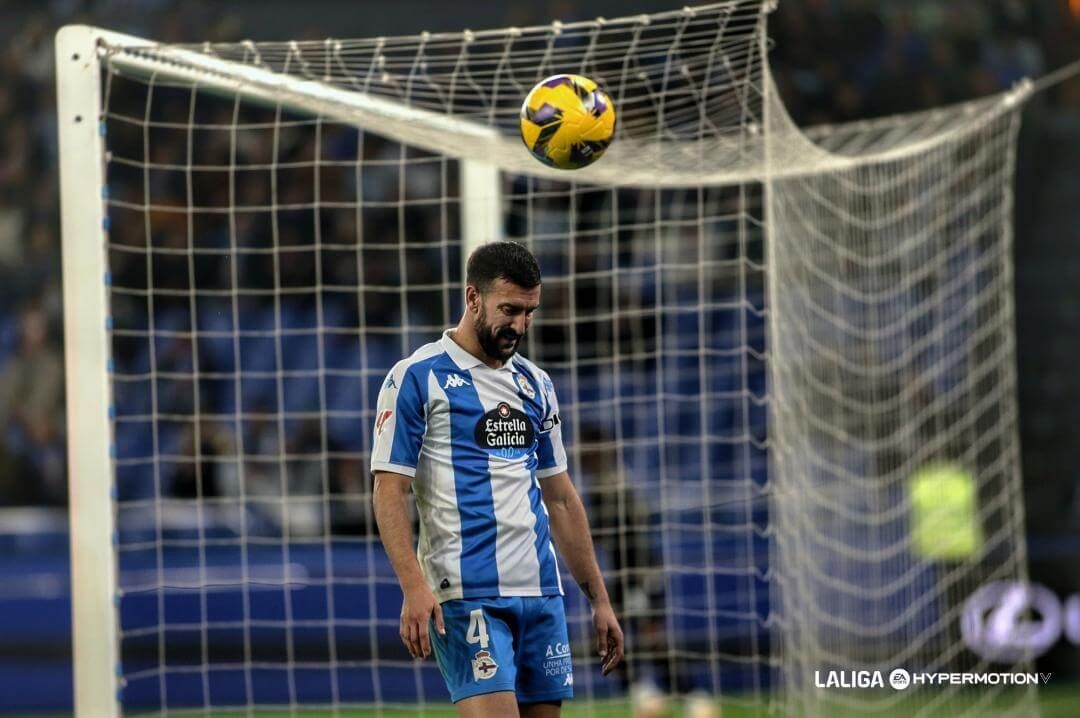 Pablo Martínez, en un partido con el Deportivo de la Coruña.