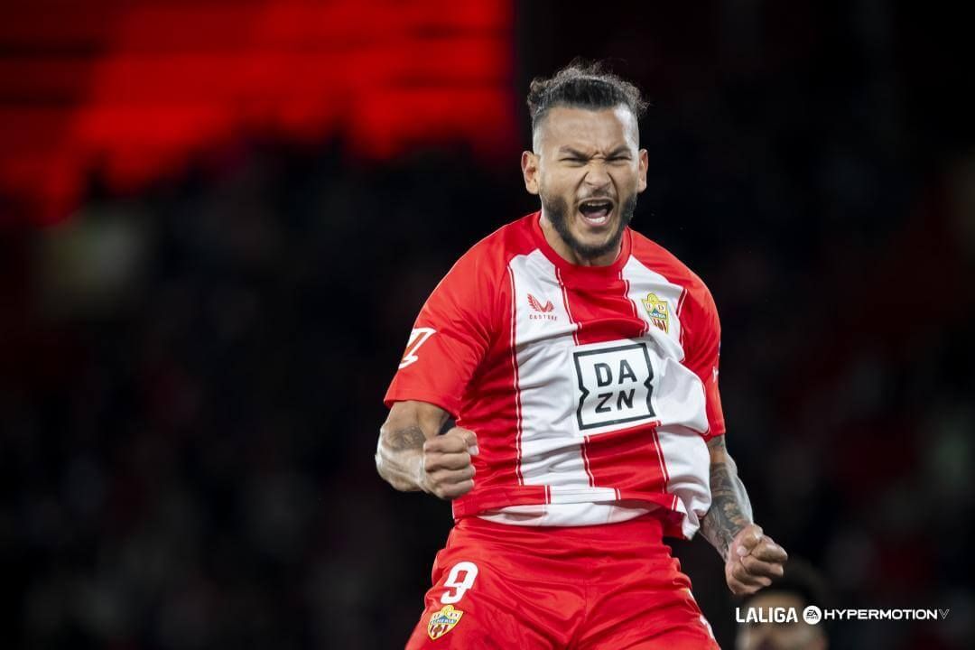  Luis Suárez celebra un gol con el Almería.