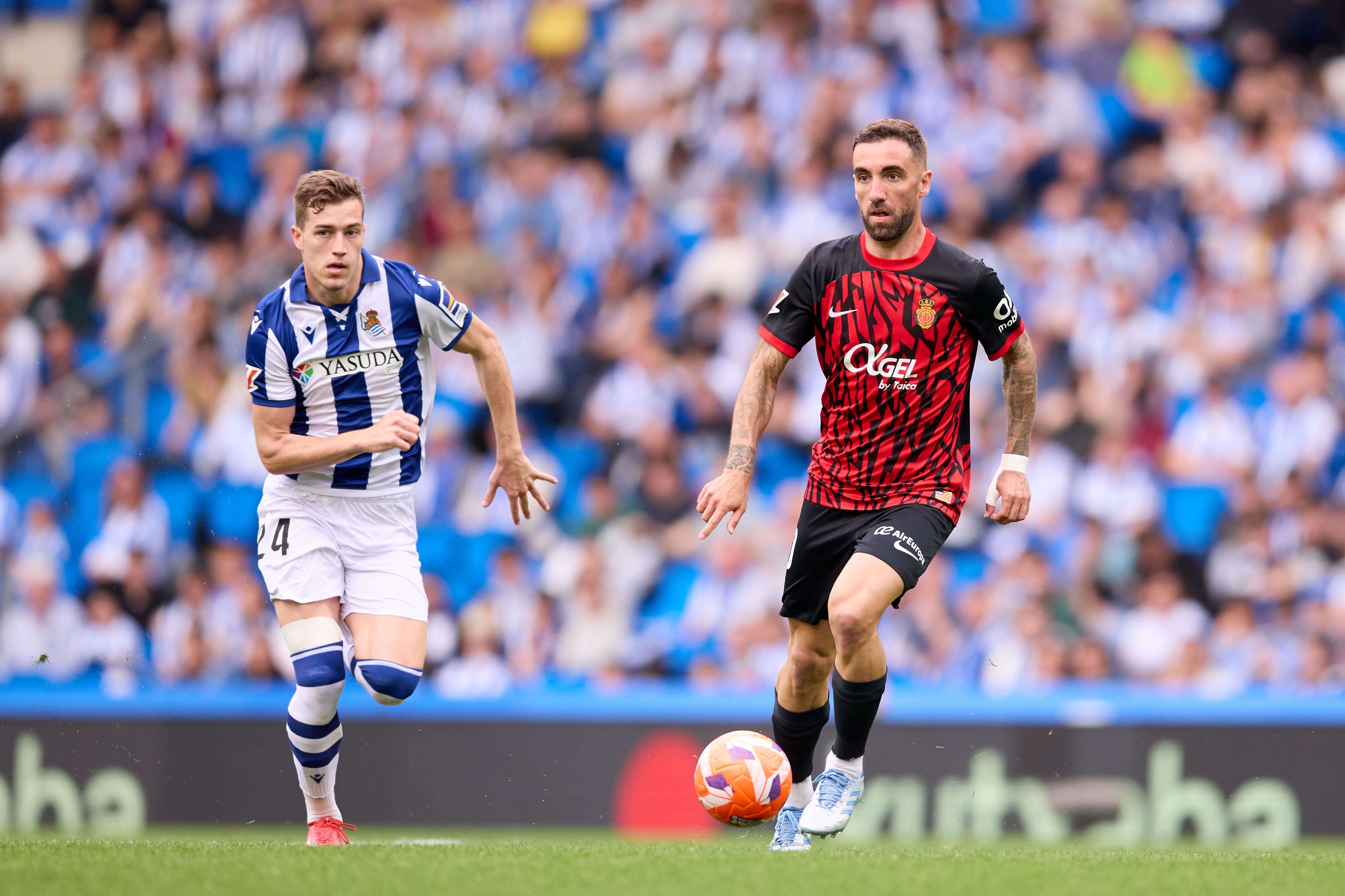  Sergi Darder, ante Luka Sucic en el Real Sociedad-Mallorca.