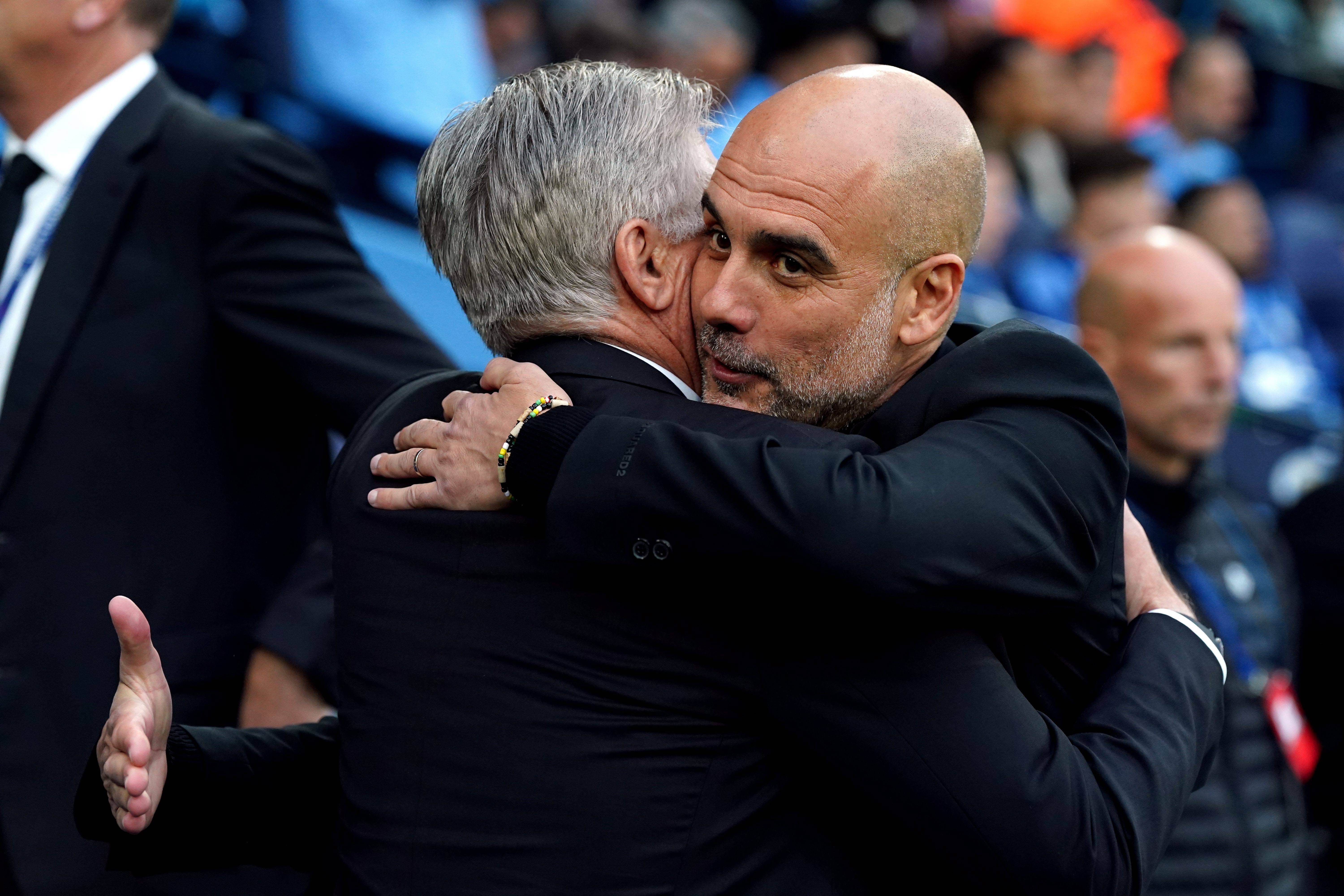 Pep Guardiola y Carlo Ancelotti se abrazan en Champions (Cordon Press)