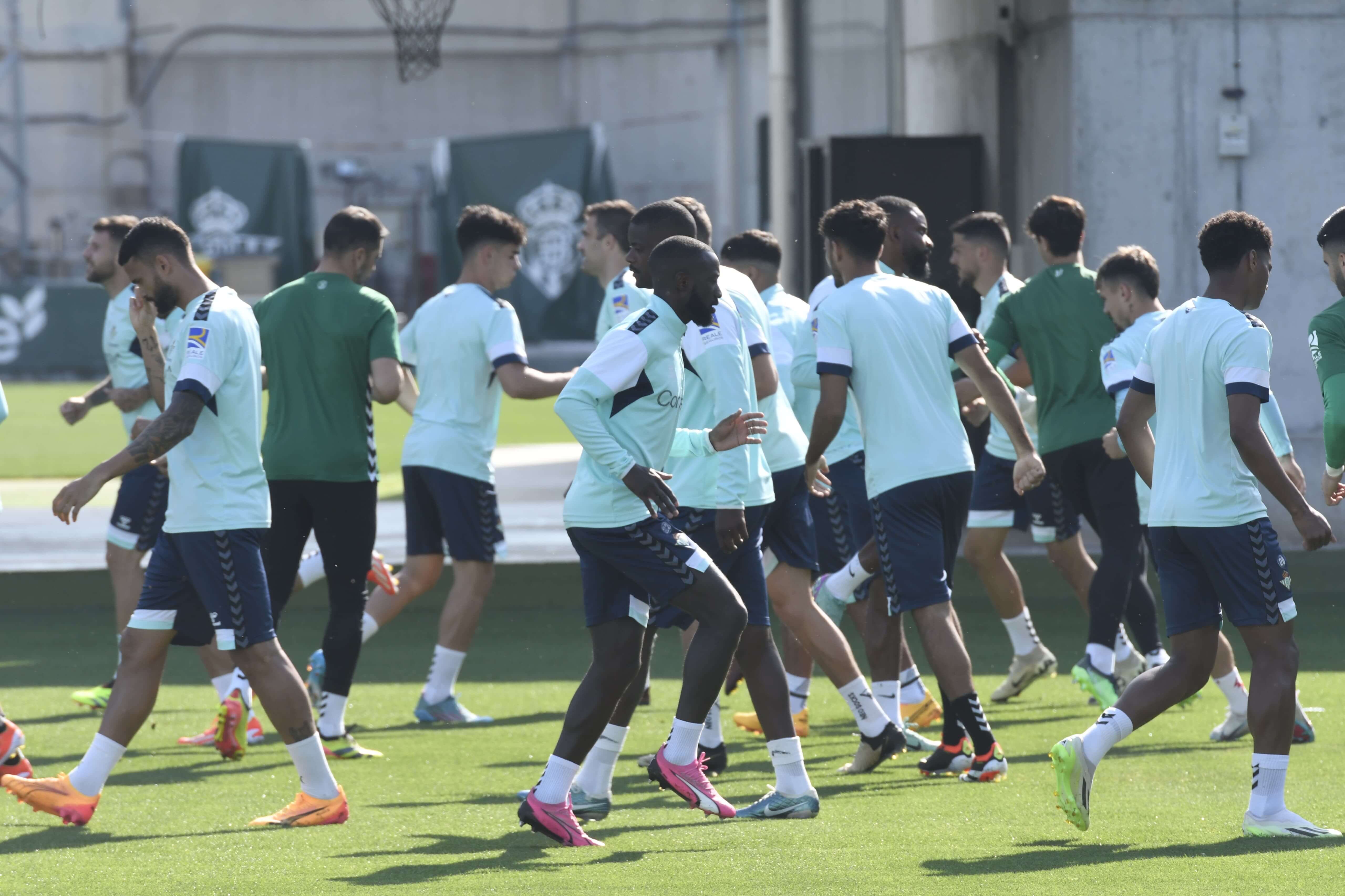 Youssouf Sabaly en el entrenamiento del Real Betis (foto: Kiko Hurtado).