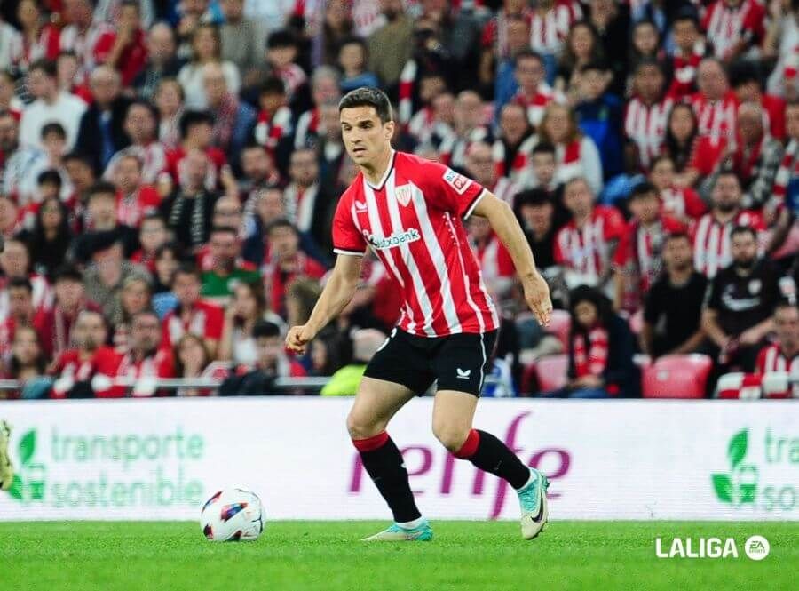  Iñigo Ruiz de Galarreta, en el derbi vasco ante el Alavés en San Mamés.