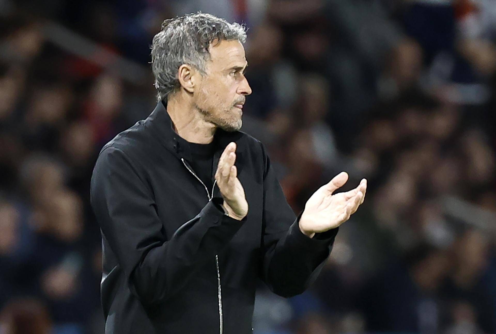  Luis Enrique aplaude durante el PSG-Real Madrid (FOTO: EFE).