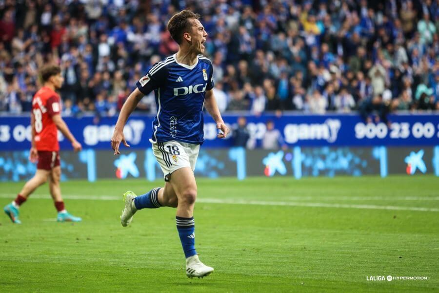 Paulino celebra uno de sus goles al Andorra.