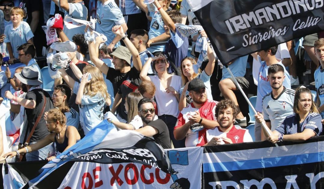  Grada de animación en Balaídos.