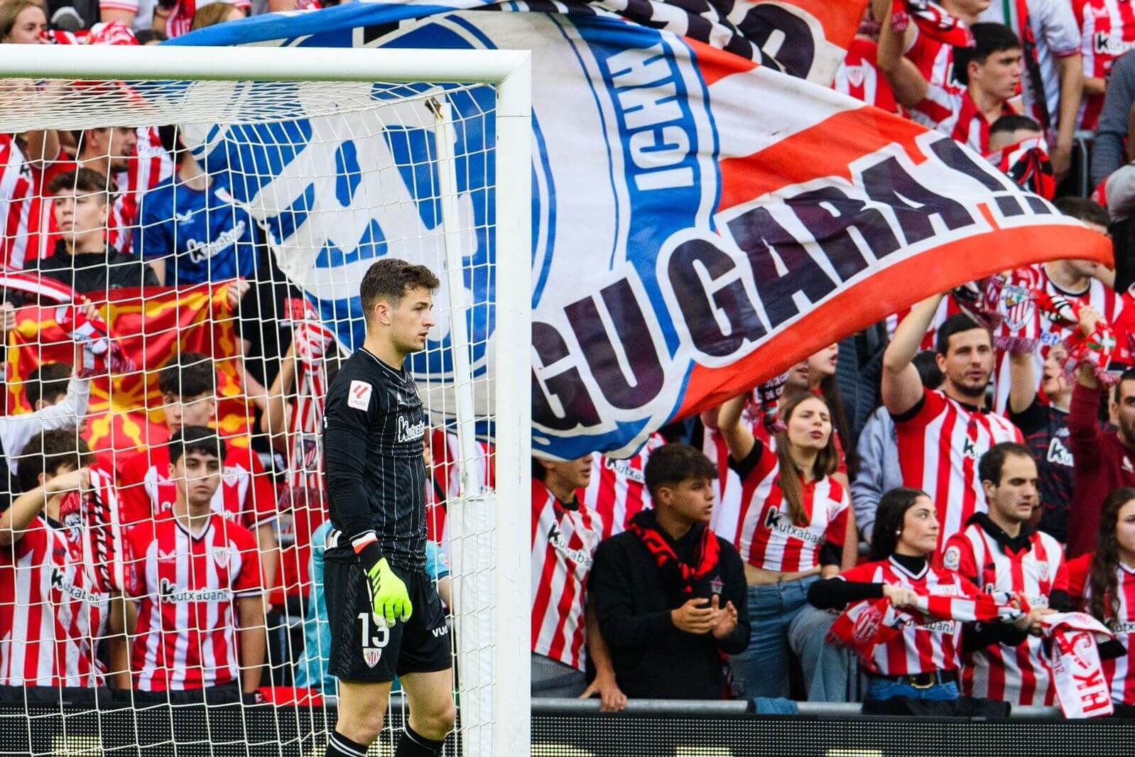 Julen Agirrezabala, titular ante el Sevilla en San Mamés.