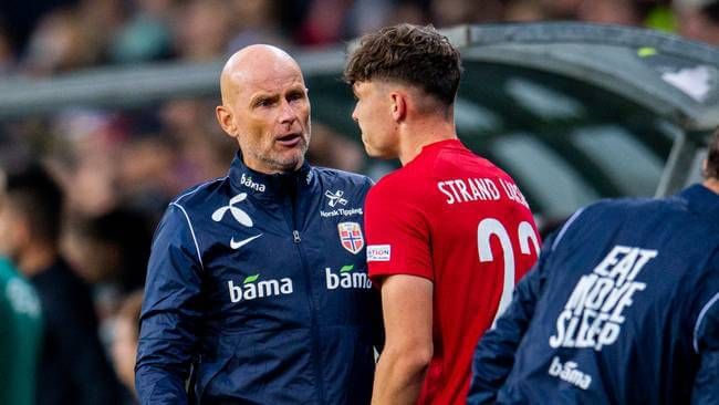 Ståle Solbakken con Strand Larsen.