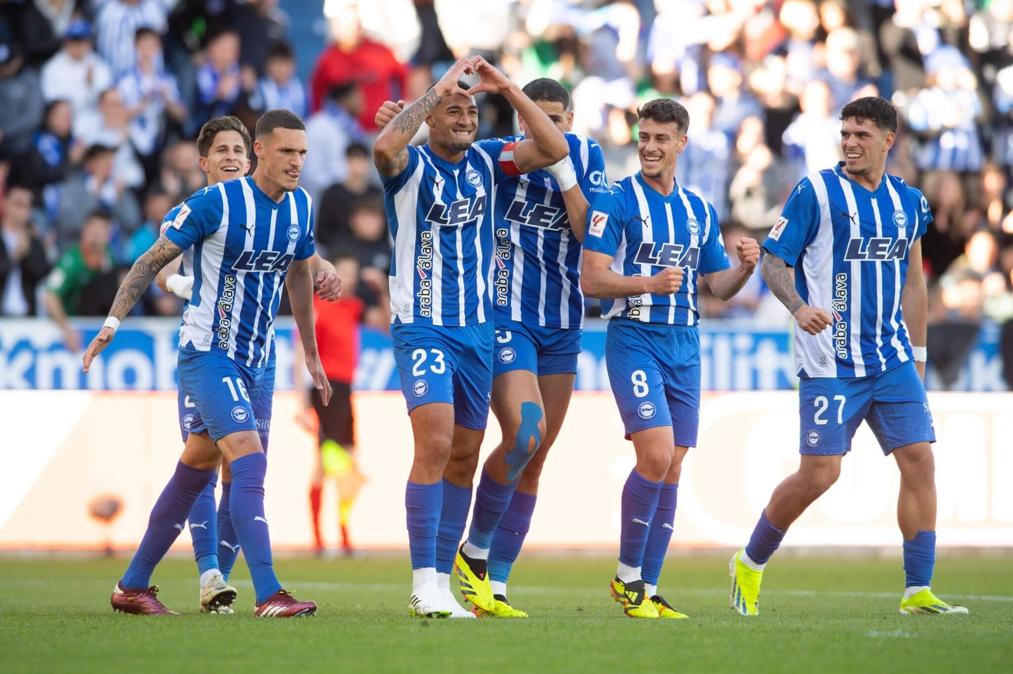 Christian Benavídez celebra su gol en el Alavés-Atlético.