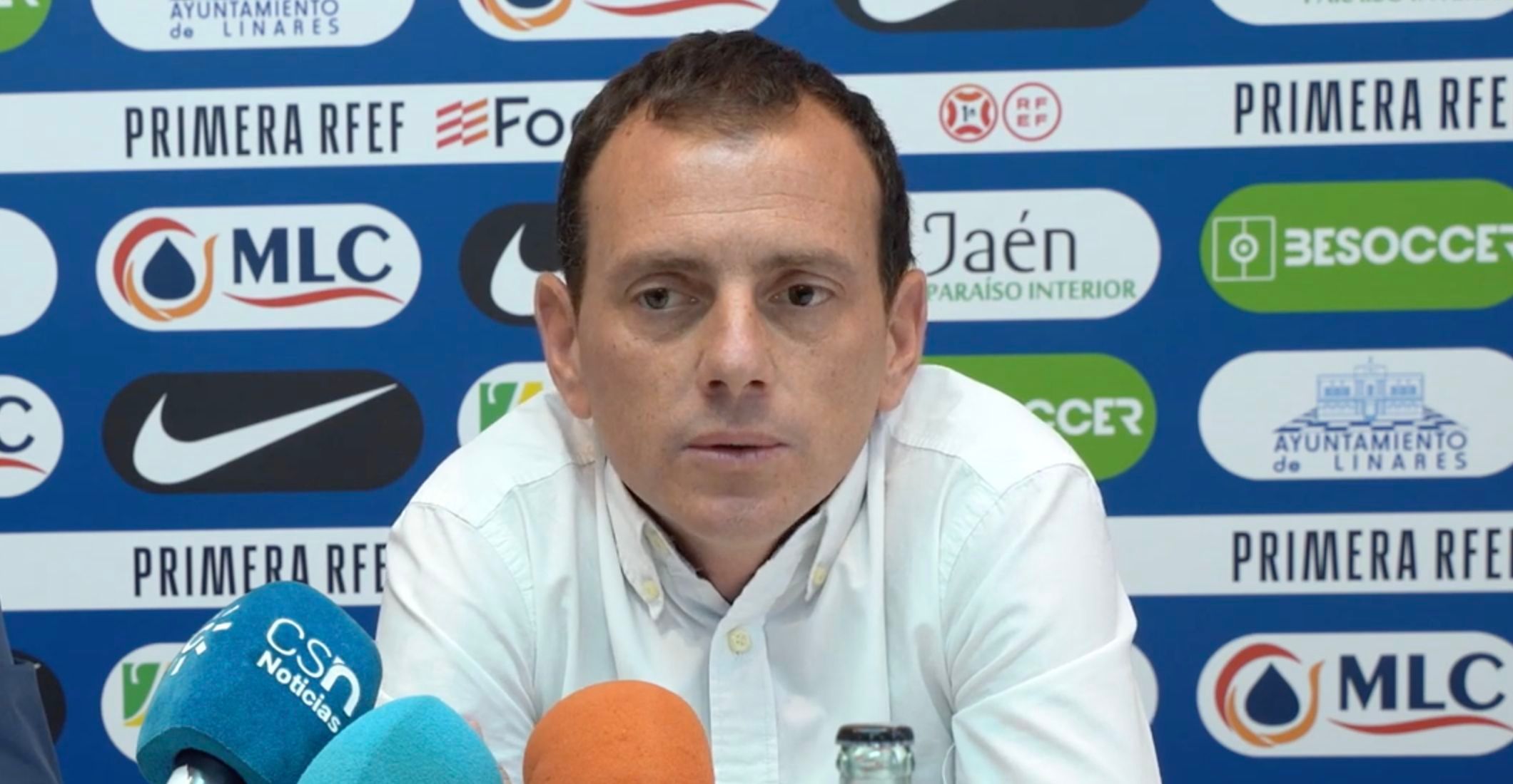  Alberto González, en su despedida del Linares.