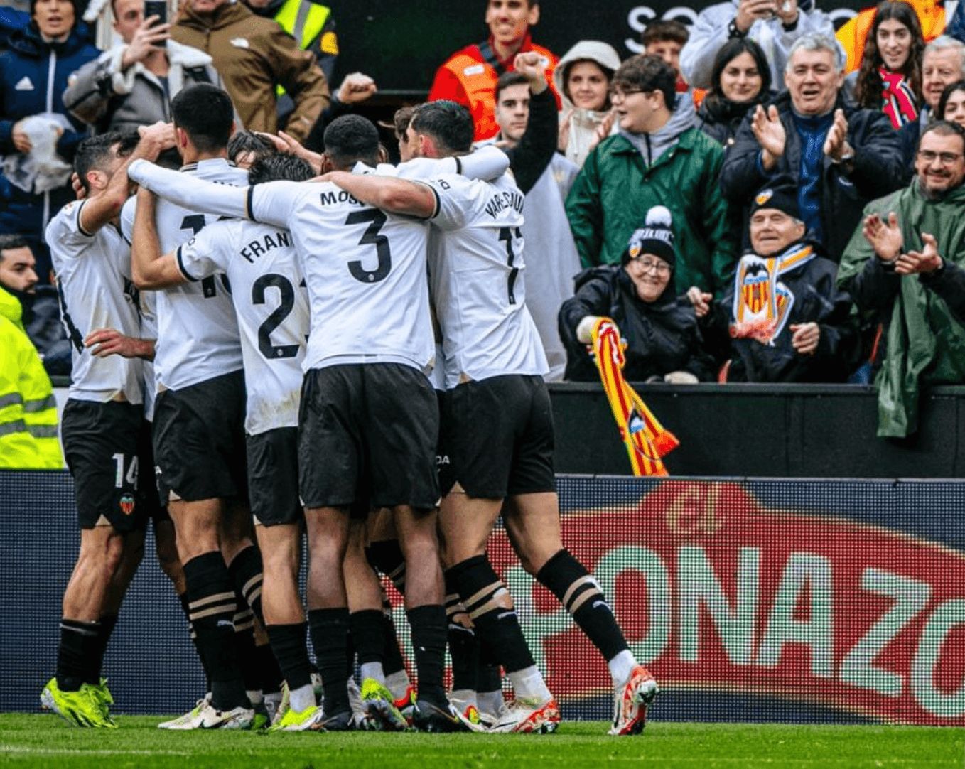 Alegría de gol del Valencia CF en Mestalla