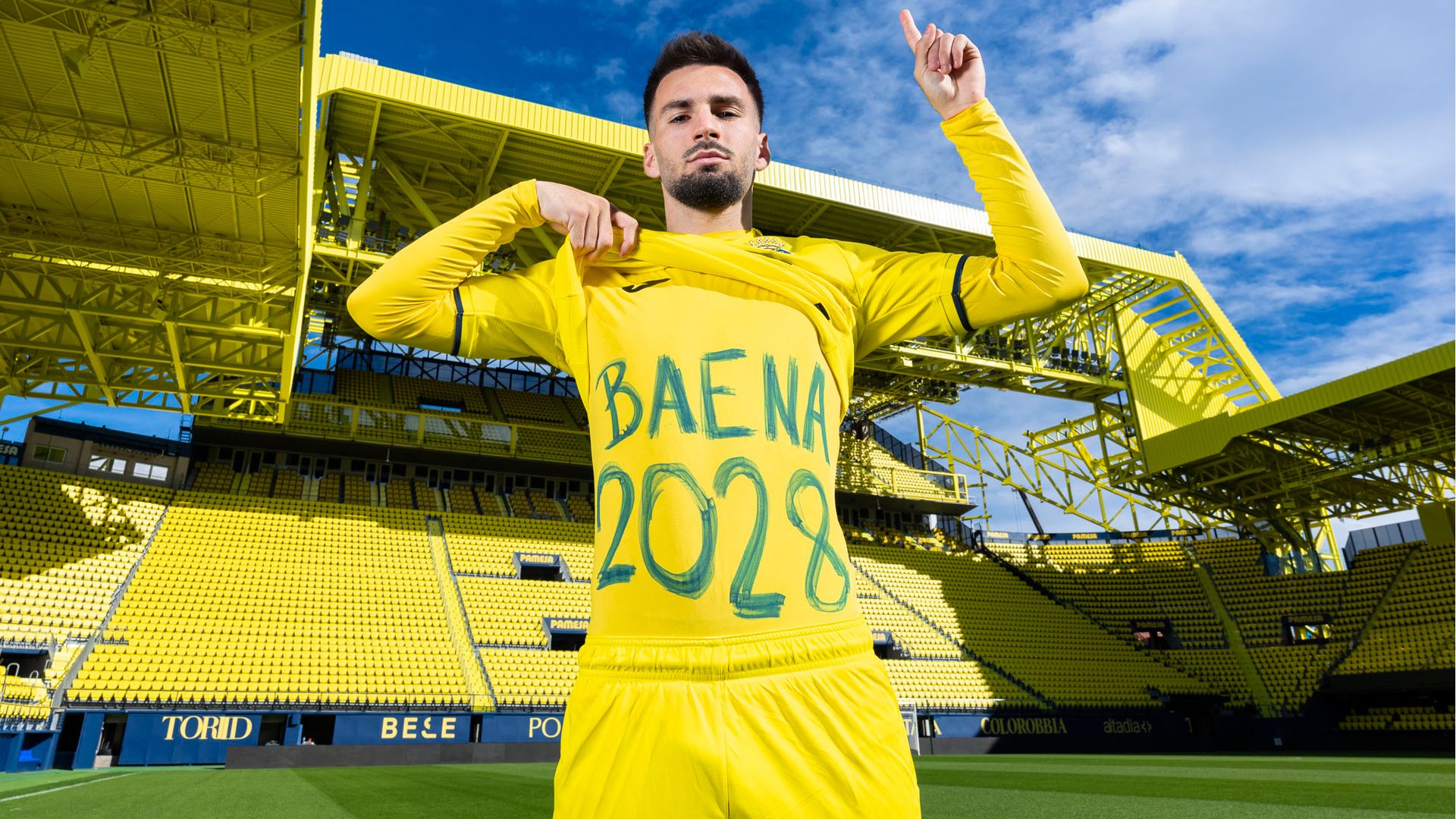  Álex Baena ha renovado con el Villarreal hasta 2028.