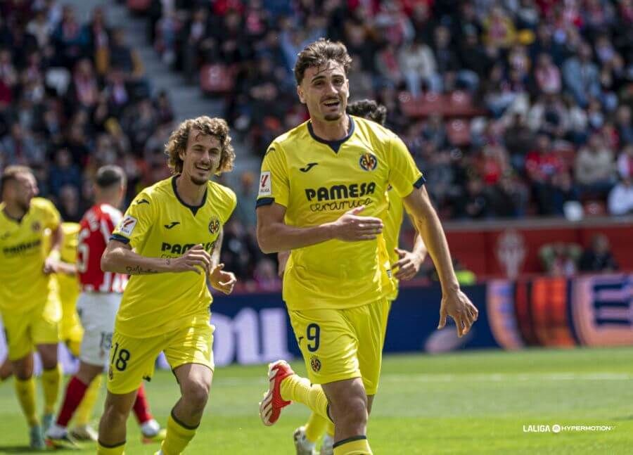 Álex Fores fue bigoleador en la última victoria del filial del Villarreal en Gijón (Foto: LALIGA
