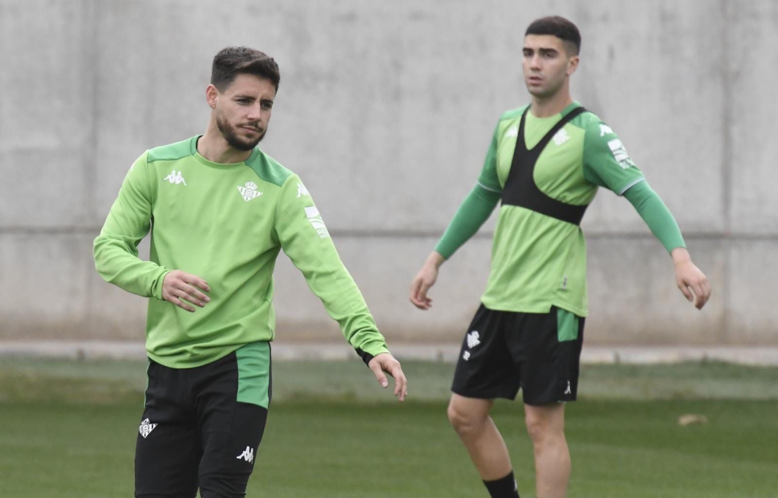  Álex Moreno, en el entrenamiento del Betis