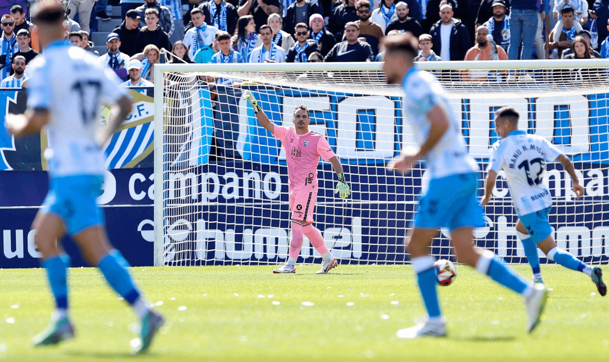  Alfonso Herrero da instrucciones a sus compañeros. (MCF)