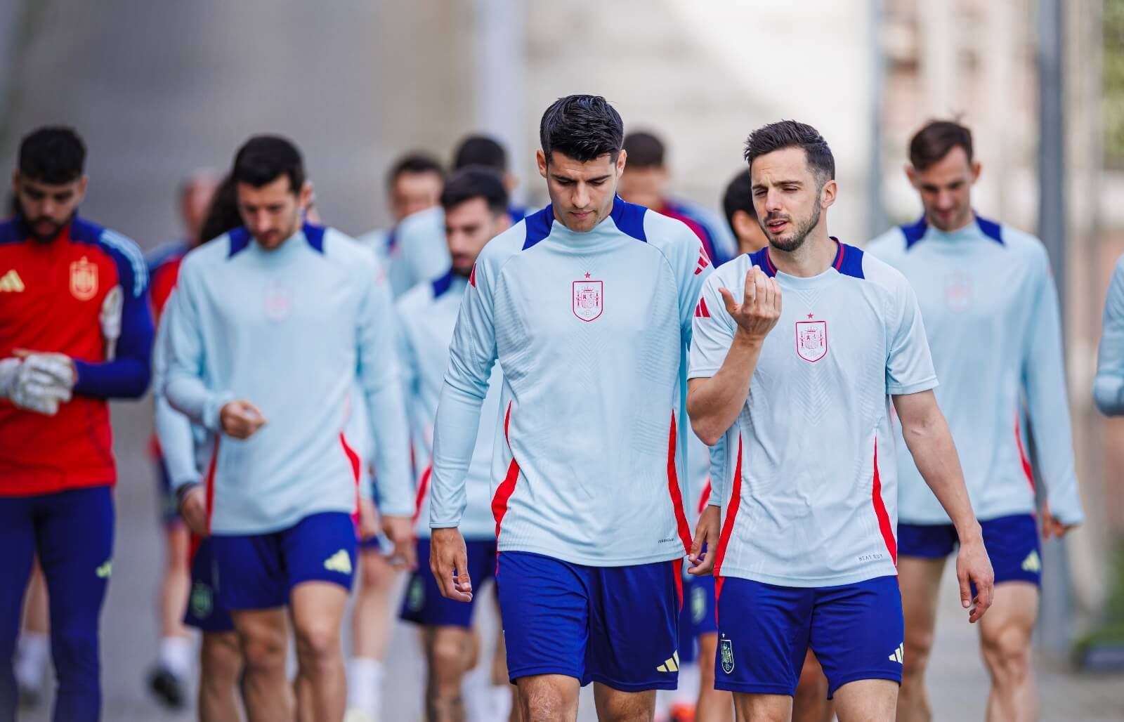 Álvaro Morata y Pablo Sarabia, antes de un entrenamiento de la selección.
