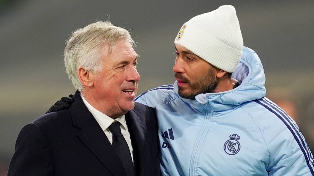  Carlo Ancelotti y Davide Ancelotti, en un partido del Real Madrid (Cordon Press)