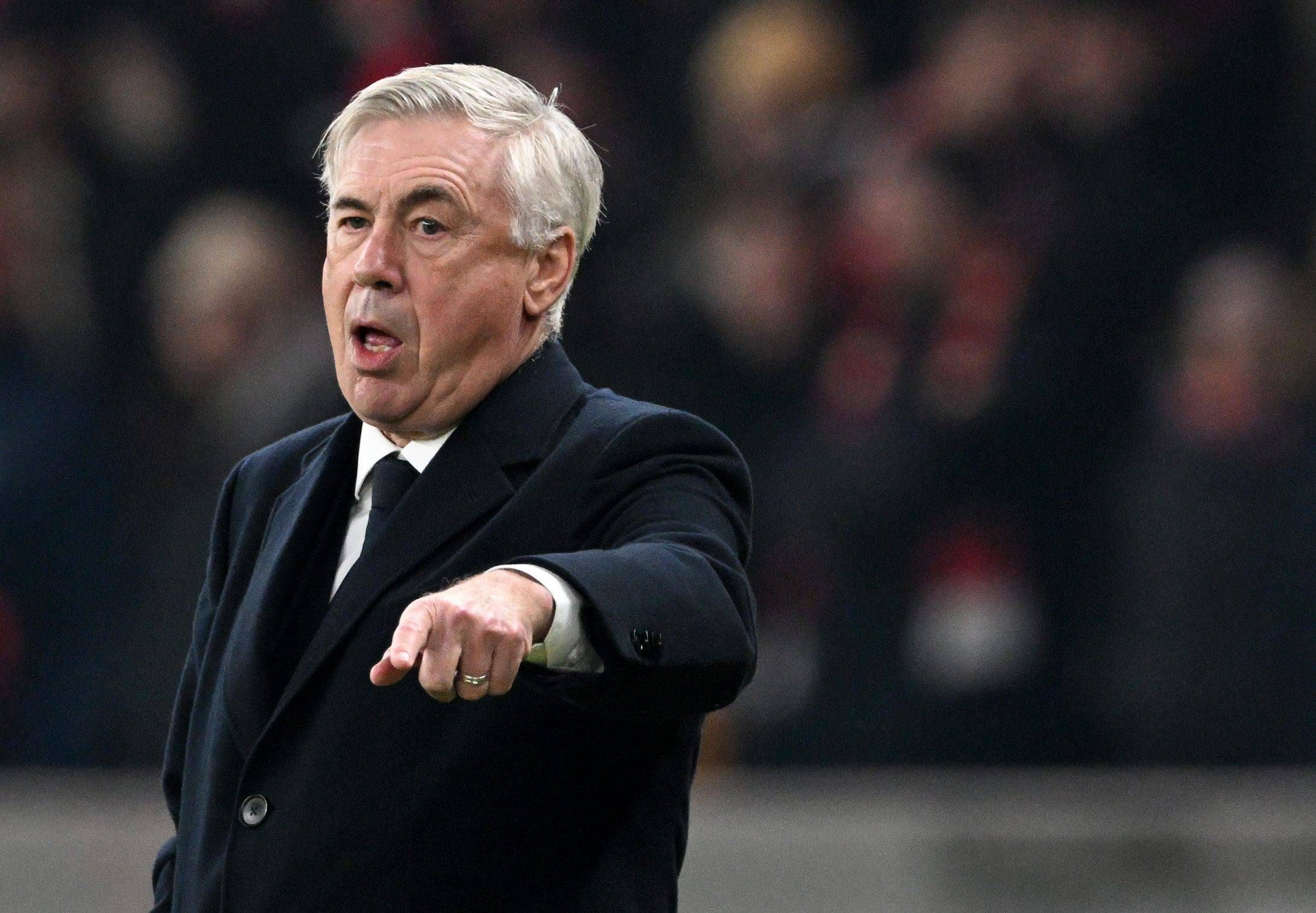 Ancelotti le da indicaciones a sus jugadores en el Unión Berlín-Real Madrid (FOTO: Cordón Press)