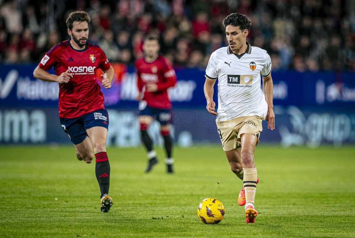 André Almeida, ante el CA Osasuna.