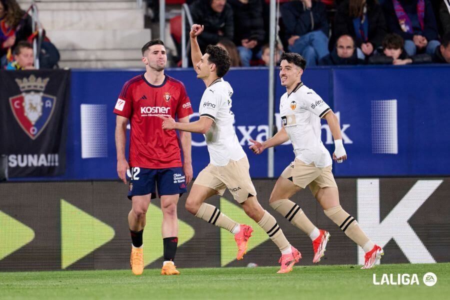  André Almeida celebra su gol al CA Osasuna.