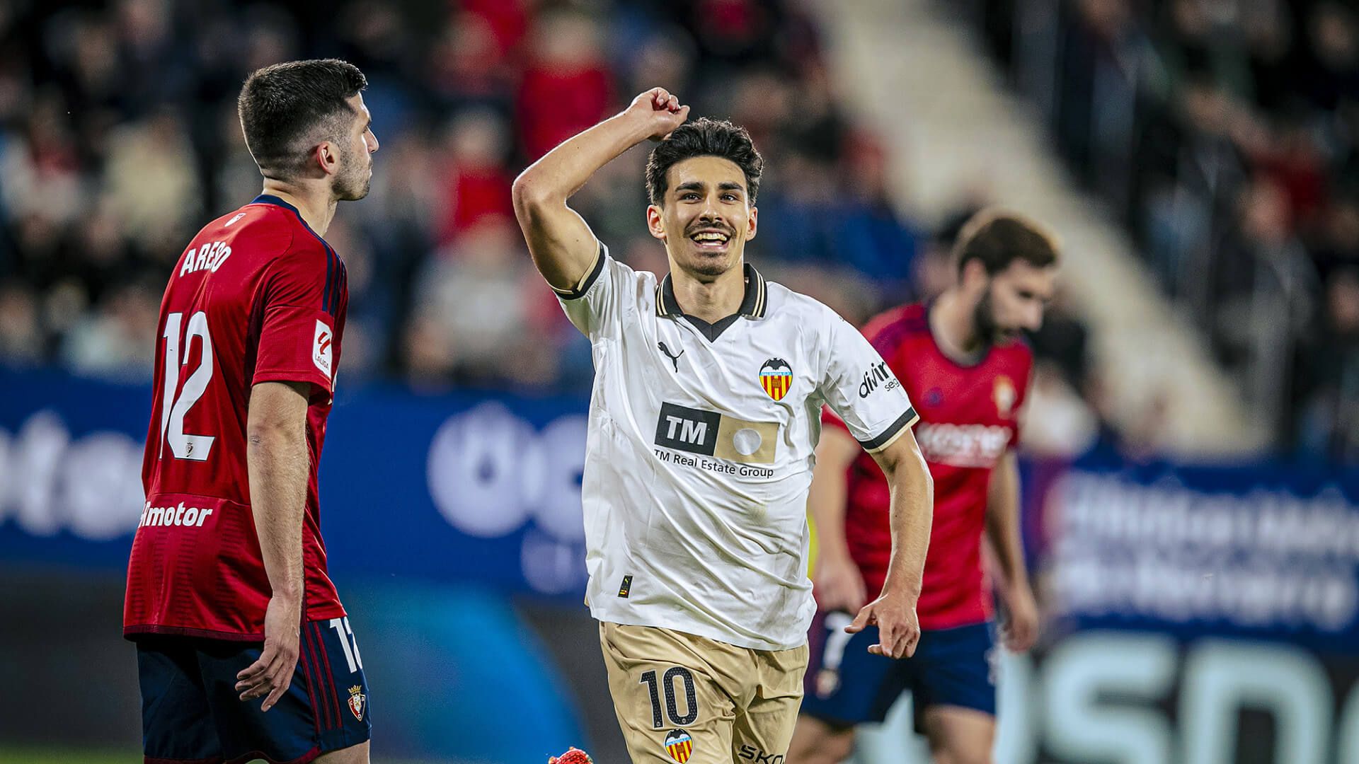  André Almeida celebra su gol al CA Osasuna.