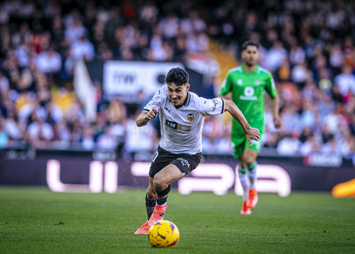  André Almeida en Mestalla contra el Betis