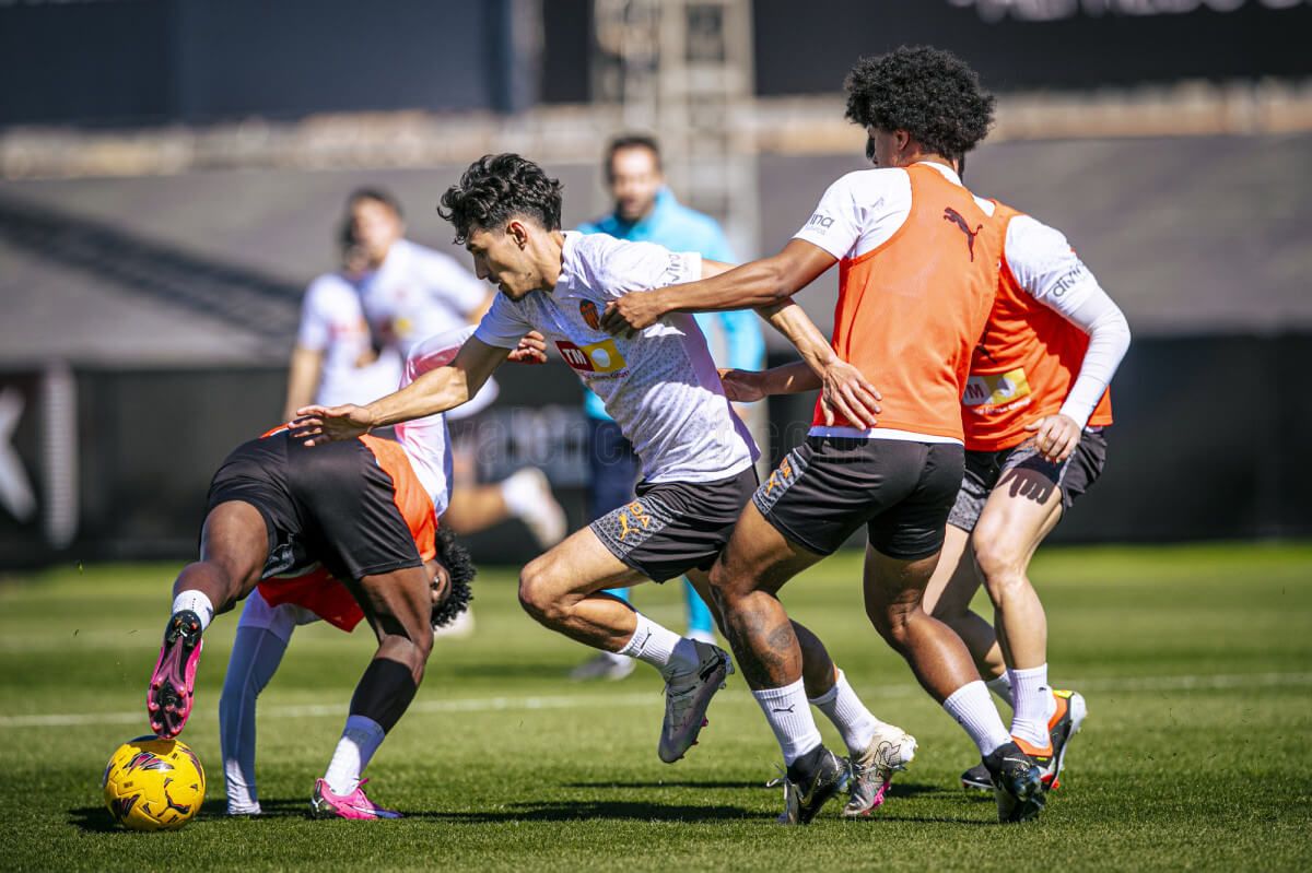 André Almeida, en un entrenamiento en Paterna.