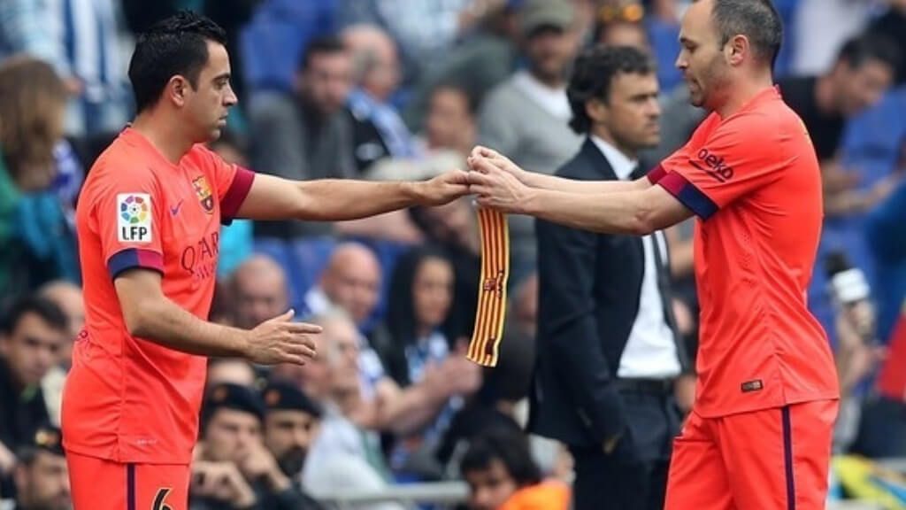  Andrés Iniesta y Xavi Hernández durante su etapa en el Barcelona