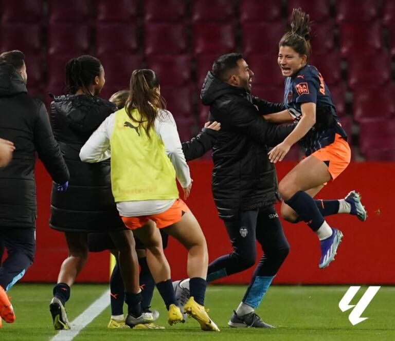 Anita Marcos le da la victoria al VCF Femenino en el descuento.
