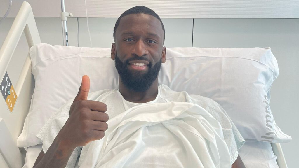  Antonio Rüdiger, tras su operación de menisco ('X' @toniruediger)