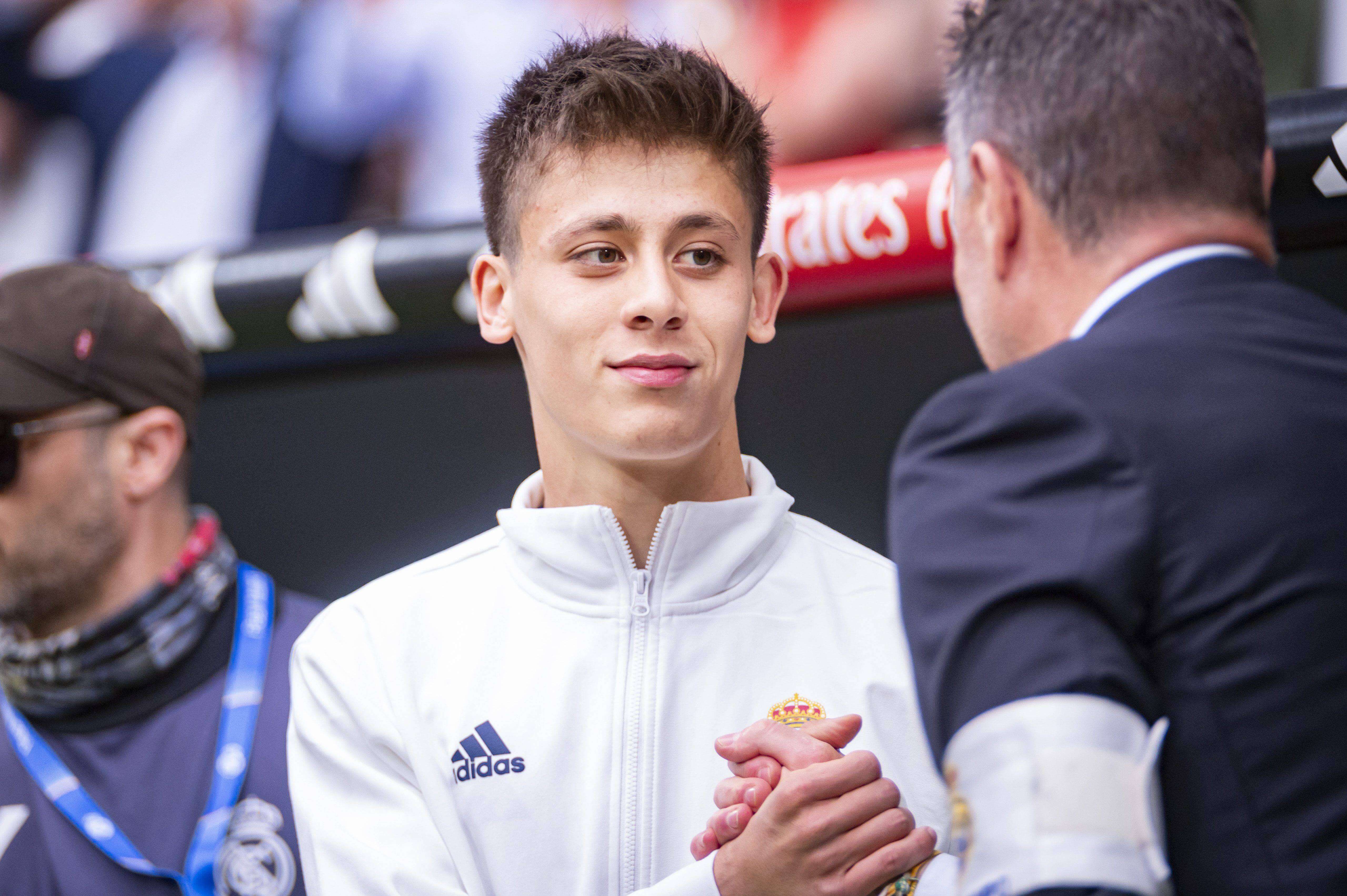 Arda Güler, antes de arrancar el Real Madrid-Cádiz.
