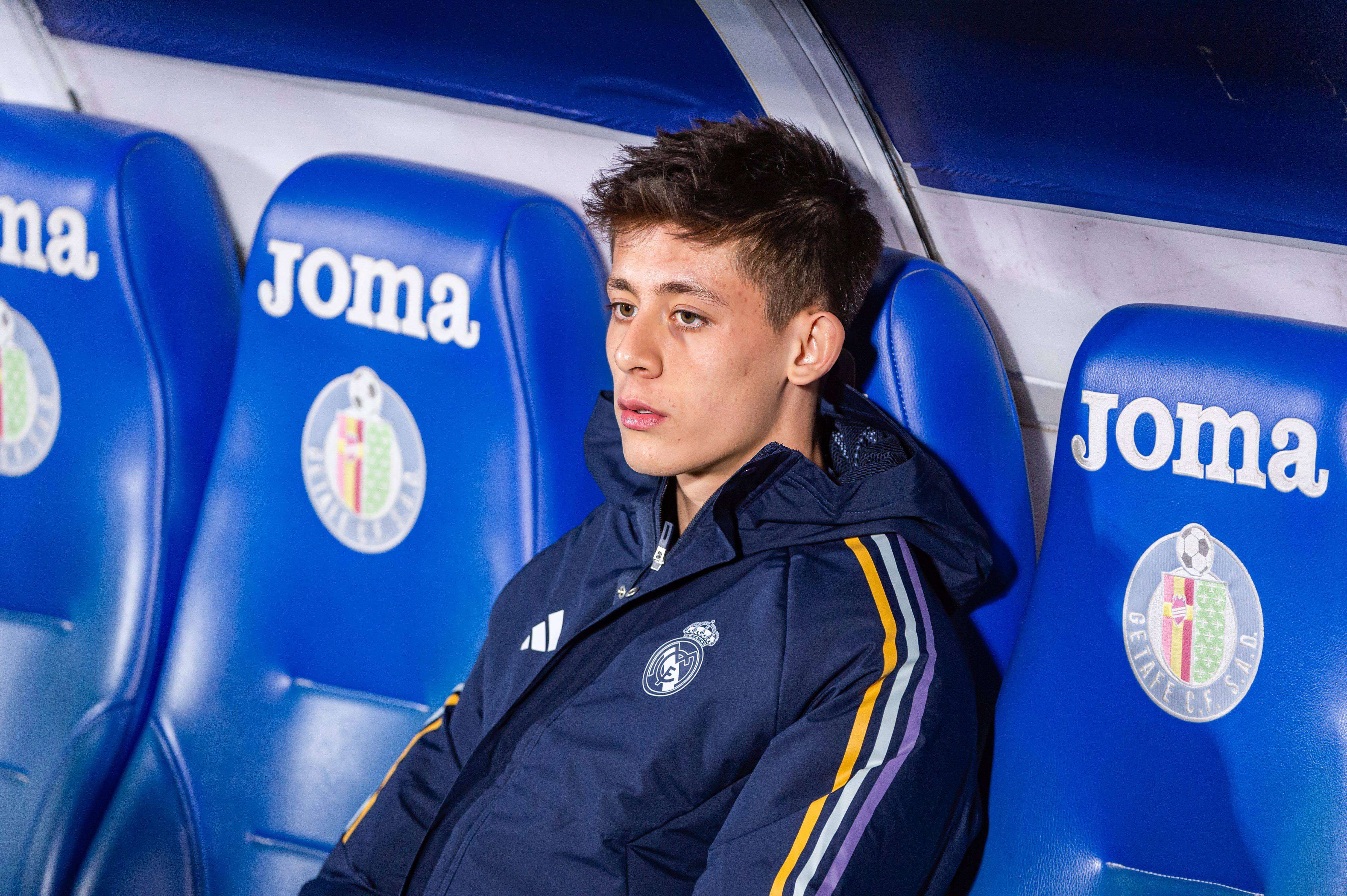  Arda Güler, en el banquillo durante el Getafe-Real Madrid.
