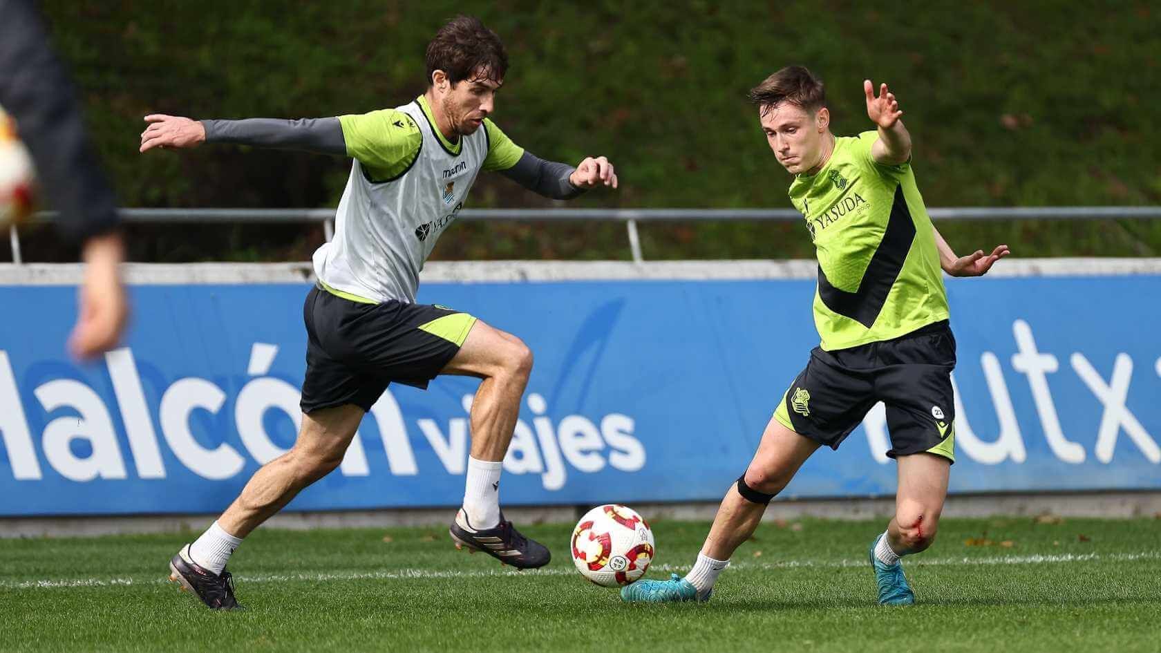 Aritz Elustondo y Beñat Turrientes entrenando en Zubieta.