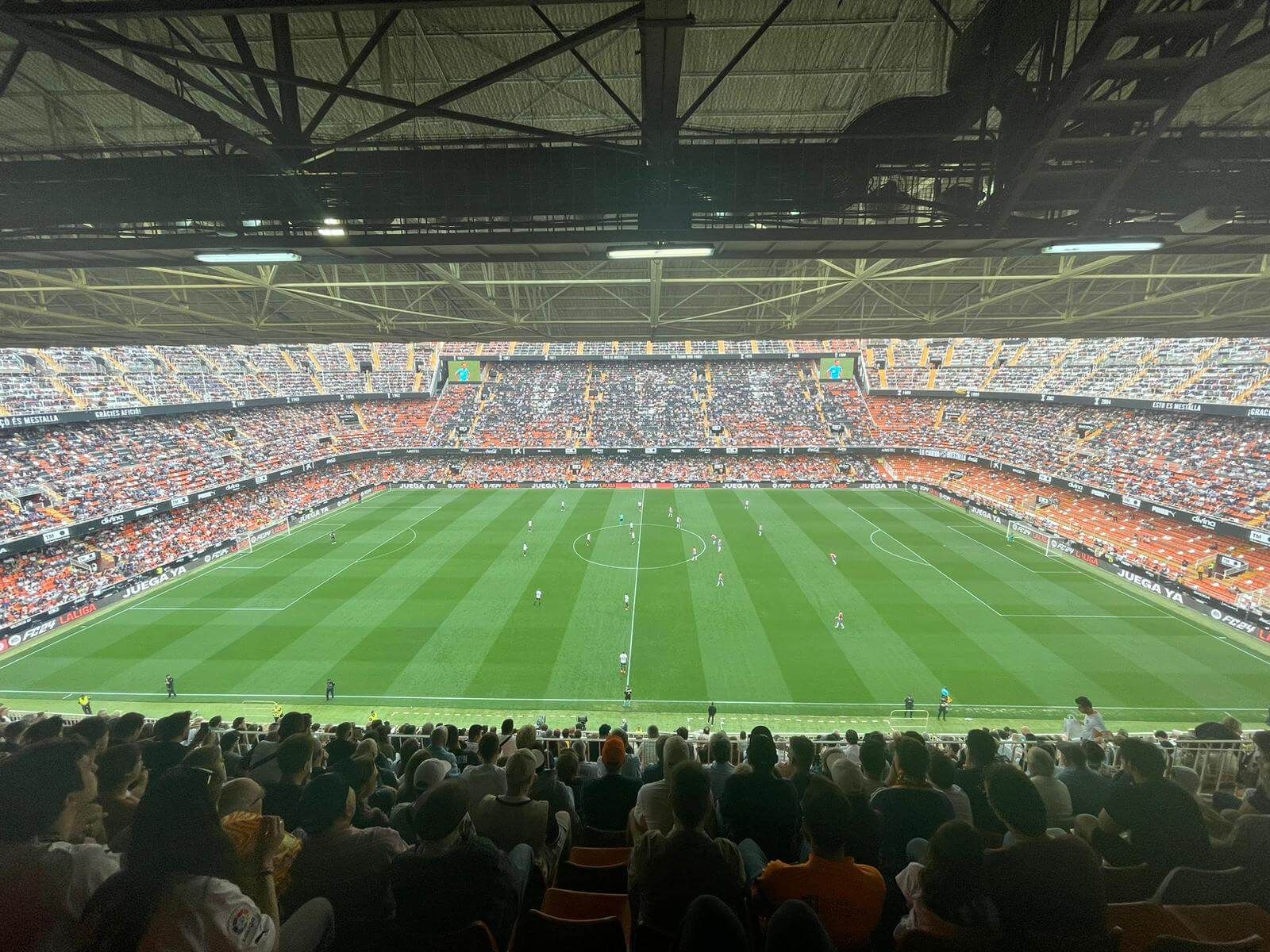  Así estaba Mestalla antes del partido en la manifestación del 19M contra Peter Lim.