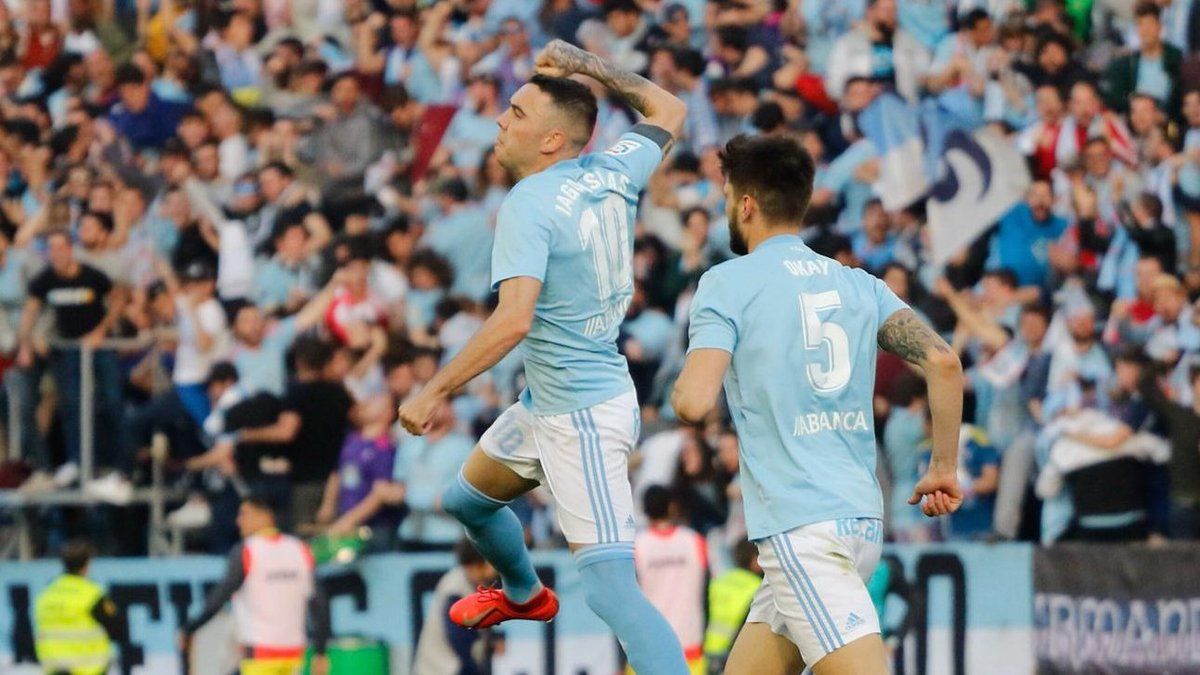 Aspas celebra uno de sus goles ante el Villarreal.